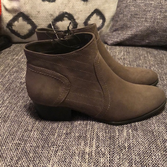 Brown ankles boots - Picture 1 of 2